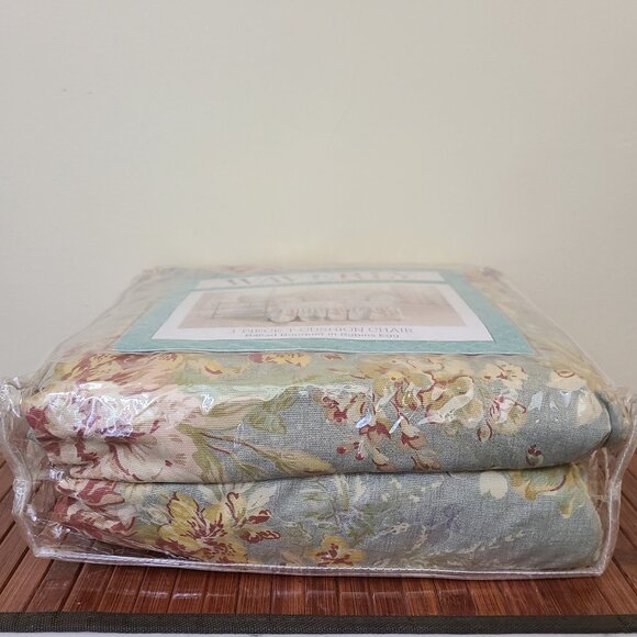 Waverly Slipcover T-Cushion Chair in Ballad Bouquet/Robins Egg -NEW - Picture 7 of 7